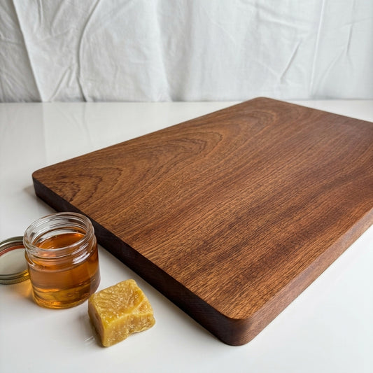 Food-Safe Cutting Board Finishes: Mineral Oil vs Beeswax vs MCT Oil